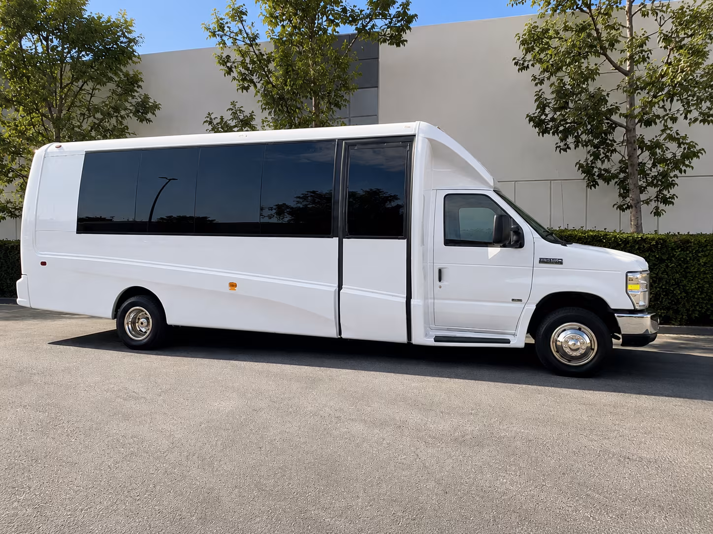 employee shuttle buses for san leandro and east bay commuters