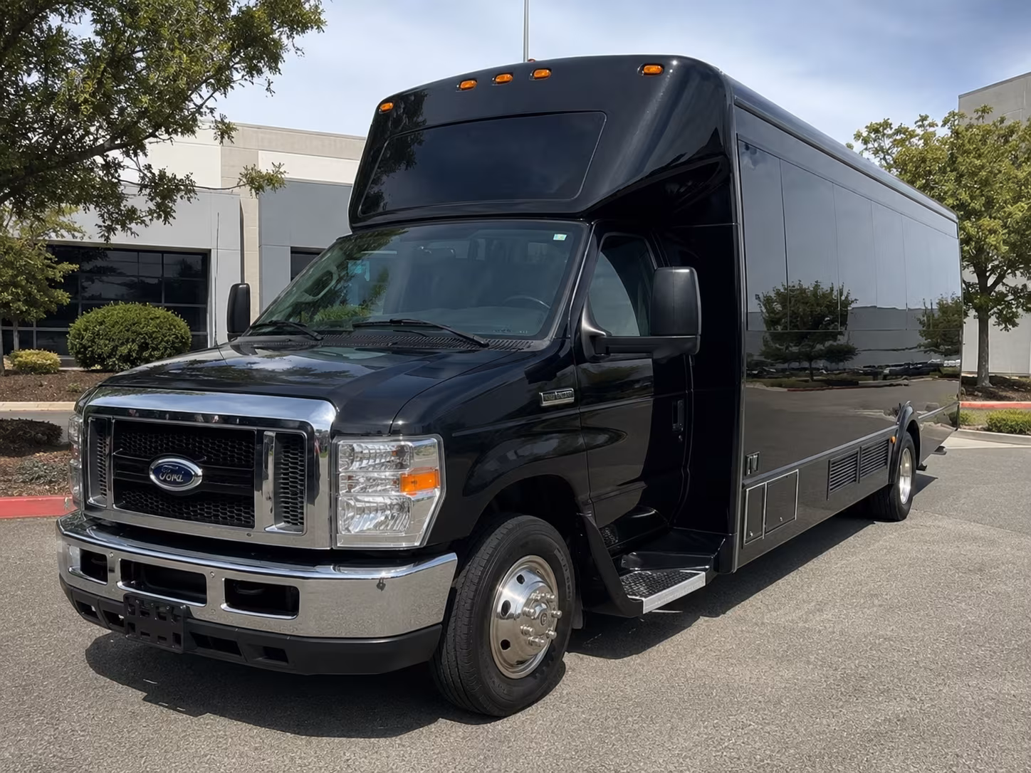 party buses for bachelorette wine tours through the livermore valley